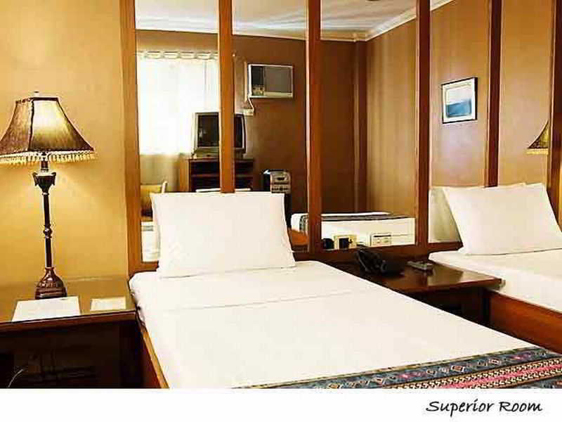 Hotel La Corona De Lipa Lipa City Екстериор снимка