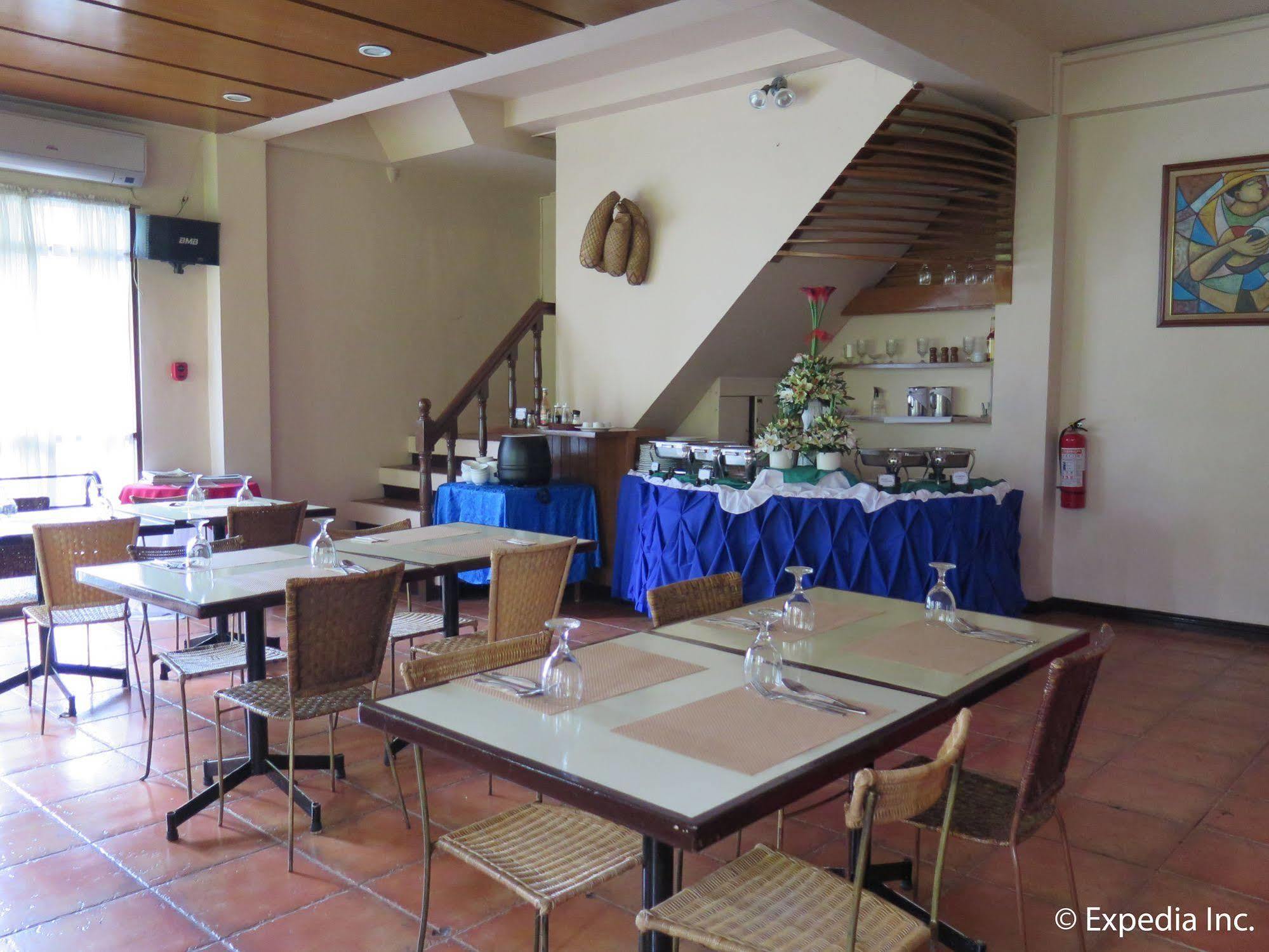 Hotel La Corona De Lipa Lipa City Екстериор снимка