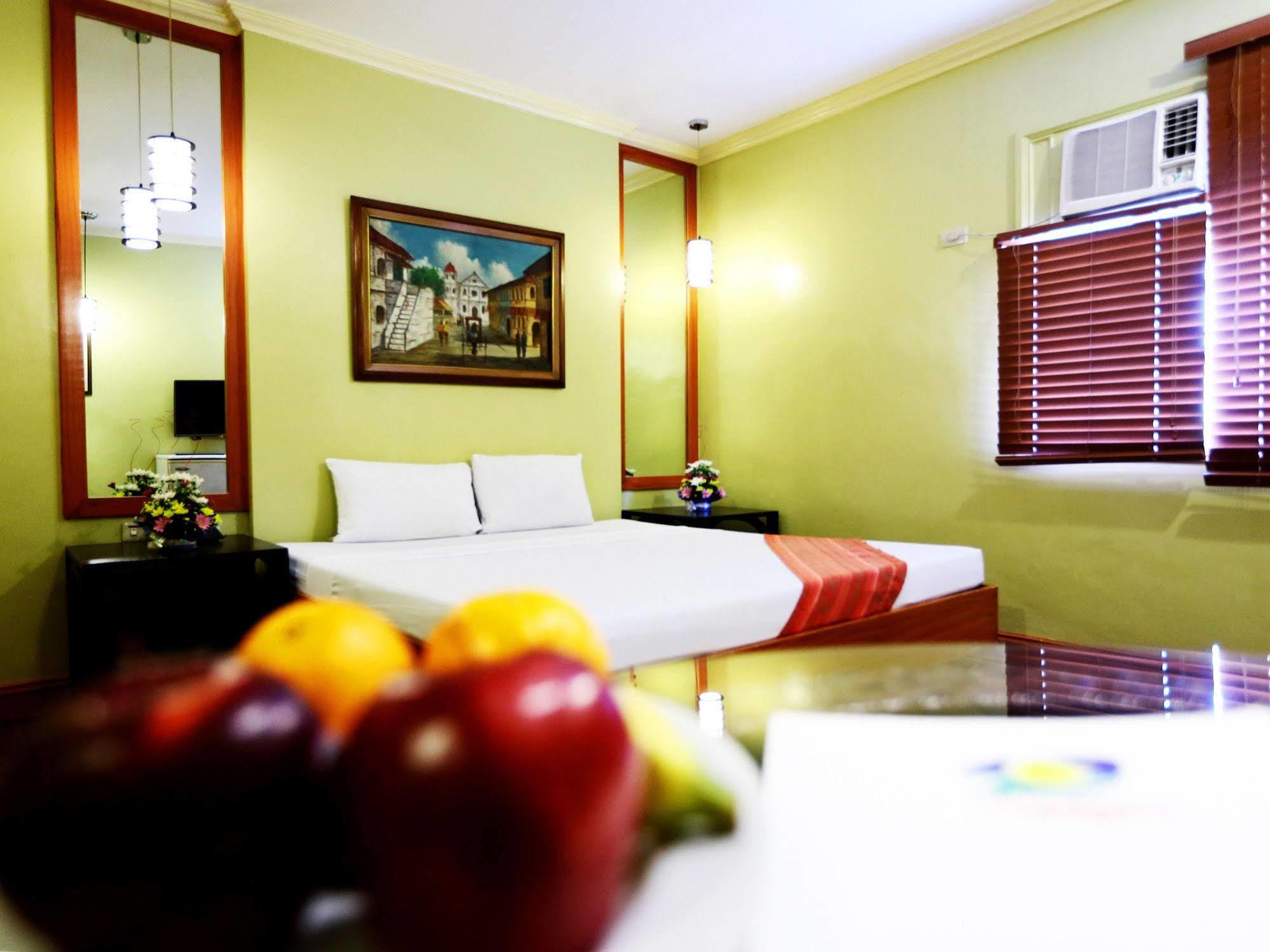 Hotel La Corona De Lipa Lipa City Екстериор снимка