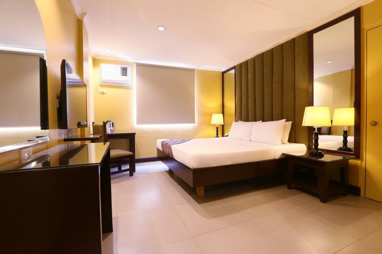 Hotel La Corona De Lipa Lipa City Екстериор снимка