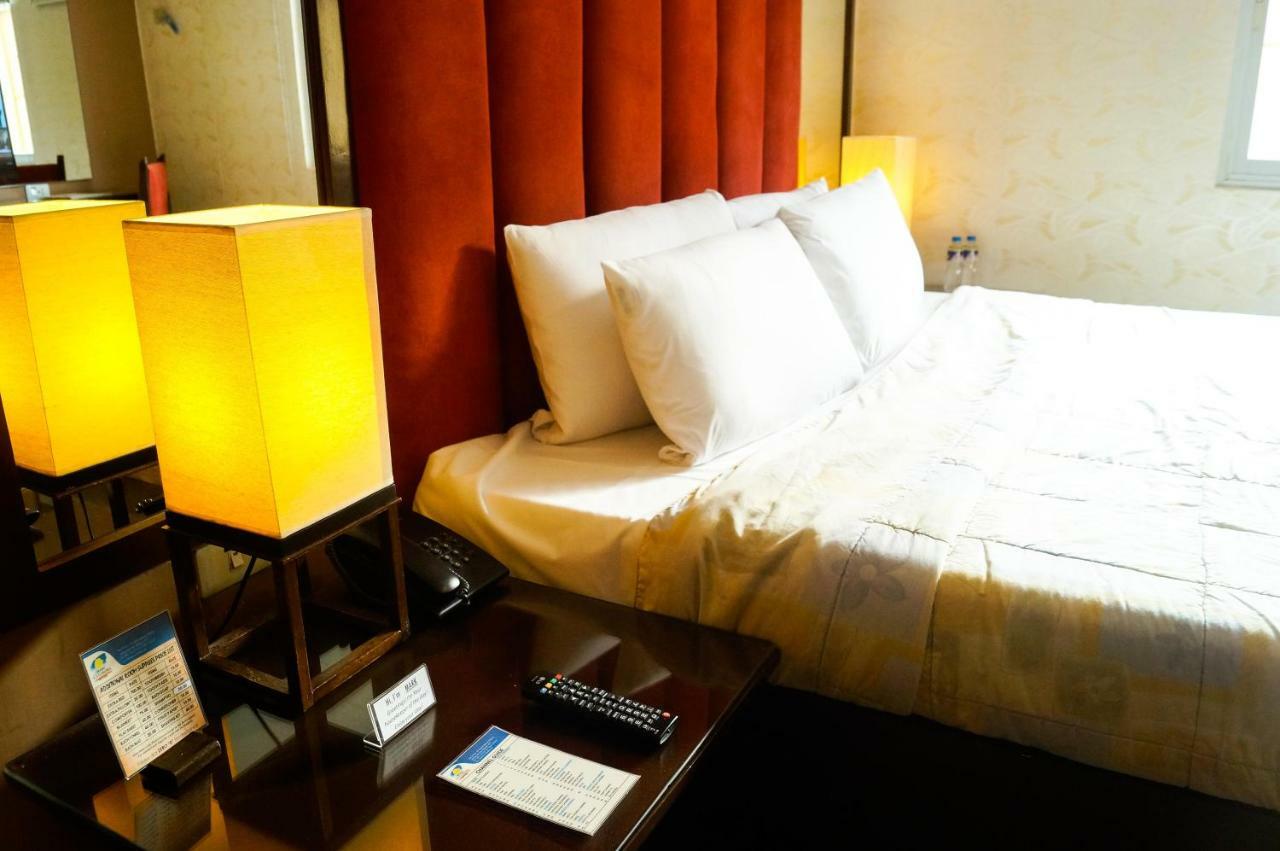 Hotel La Corona De Lipa Lipa City Екстериор снимка